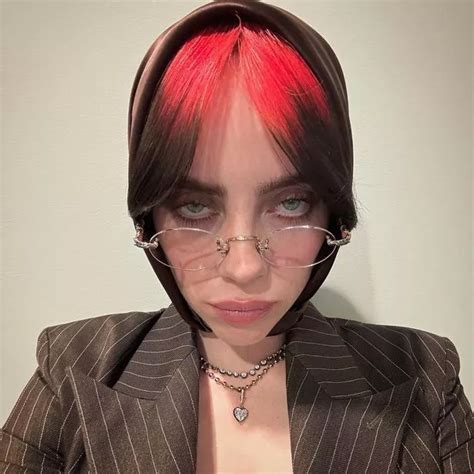 billie eilish cleavage|Billie Eilish In Extremely Plunging Corset Told To Flaunt It